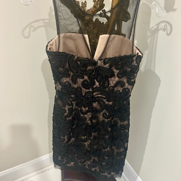 Black BCBG dress in perfect condition (worn once). - Picture 2 of 3